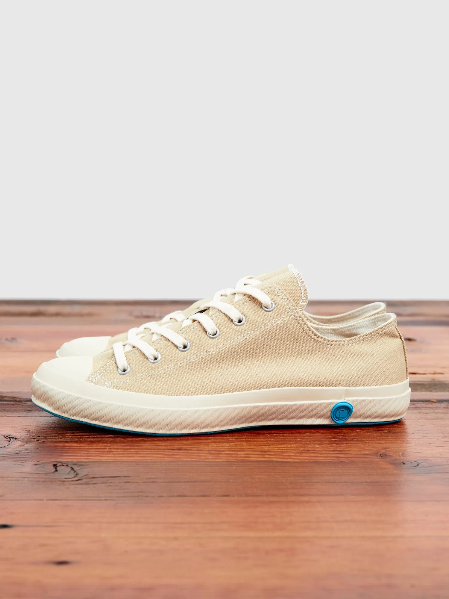 01JP Low Top Sneaker in Beige