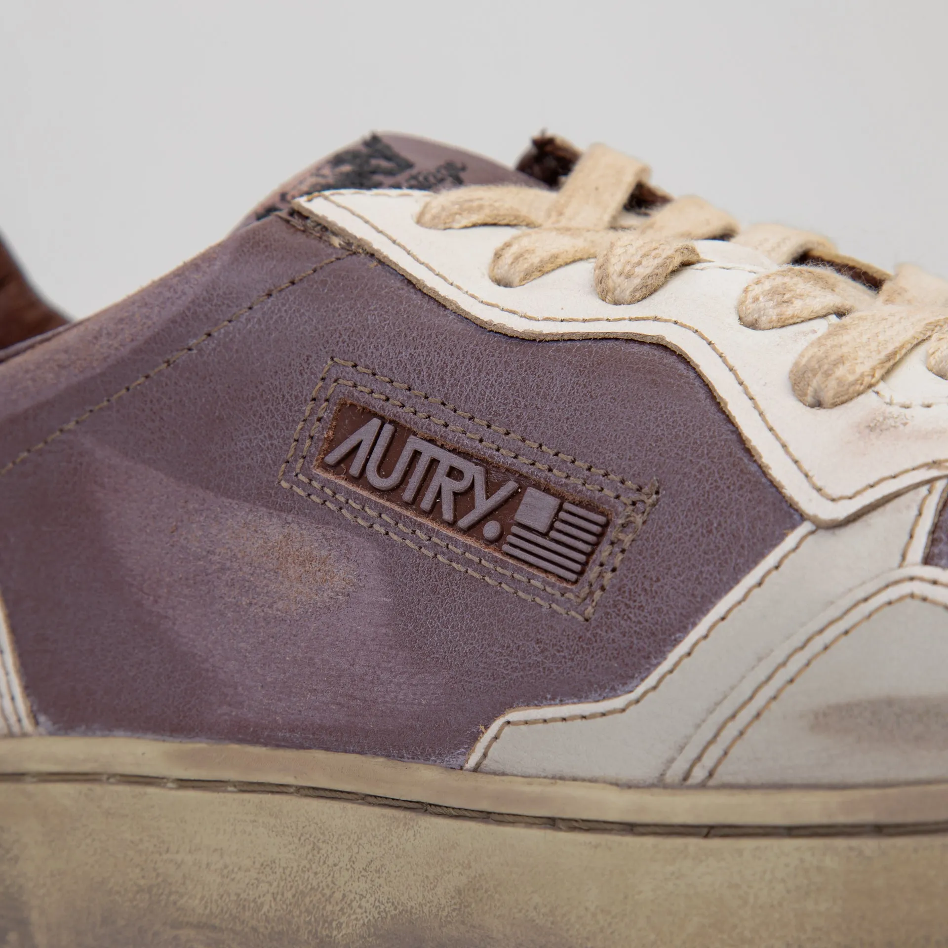 AUTRY SNEAKERS SUPERVINTAGE LOW AVLM-MD 03