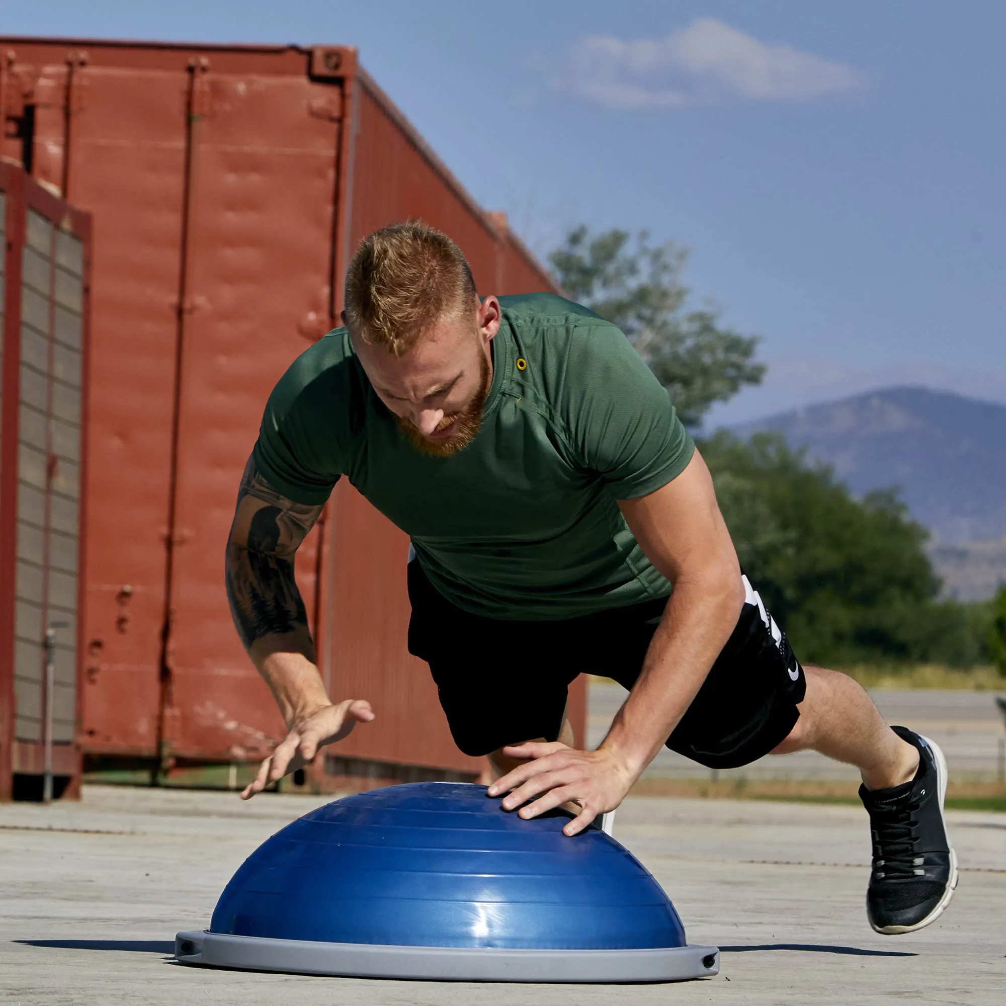 BOSU® PRO Balance Trainer