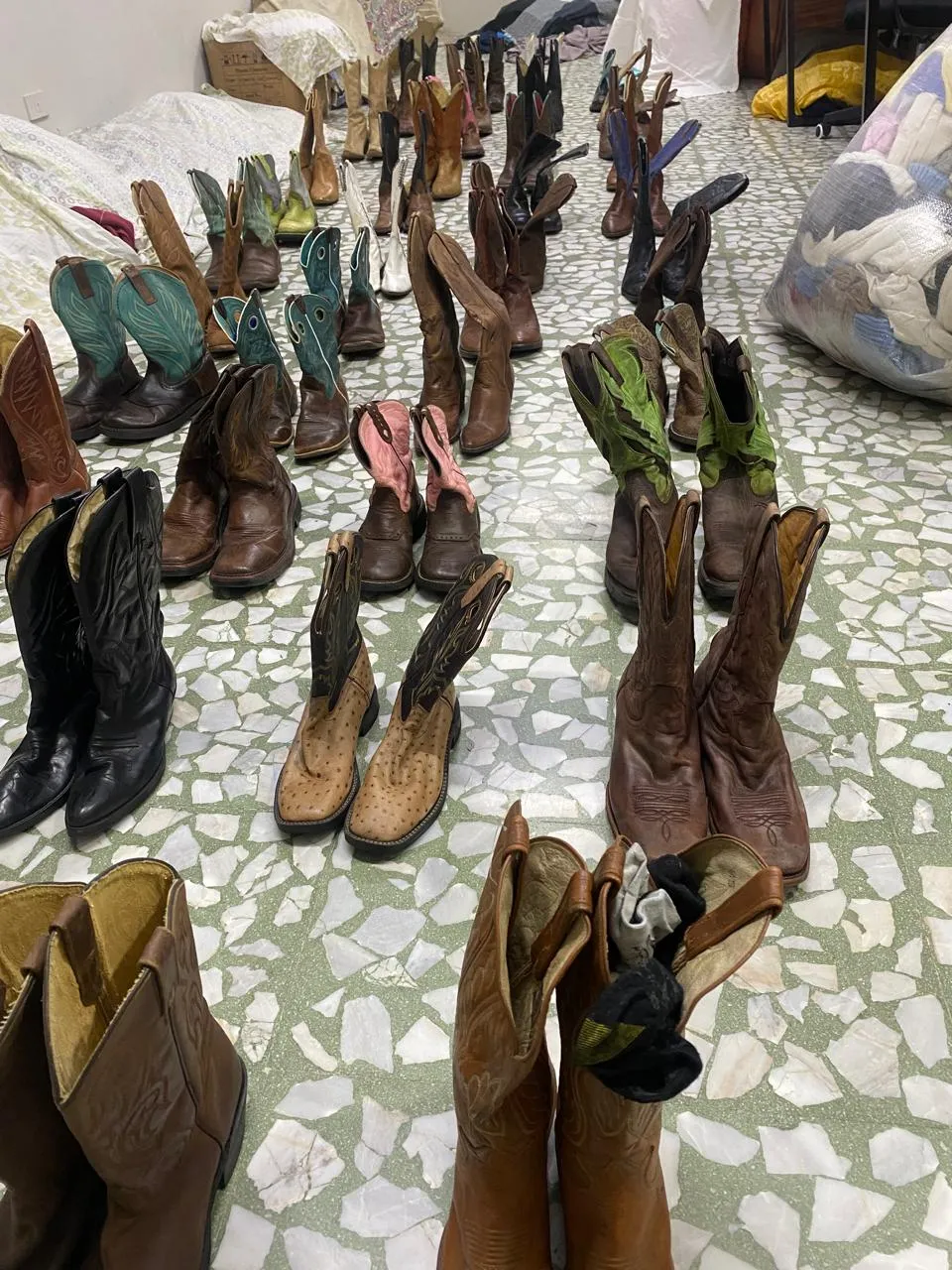 Cowboy boots 50 Pairs