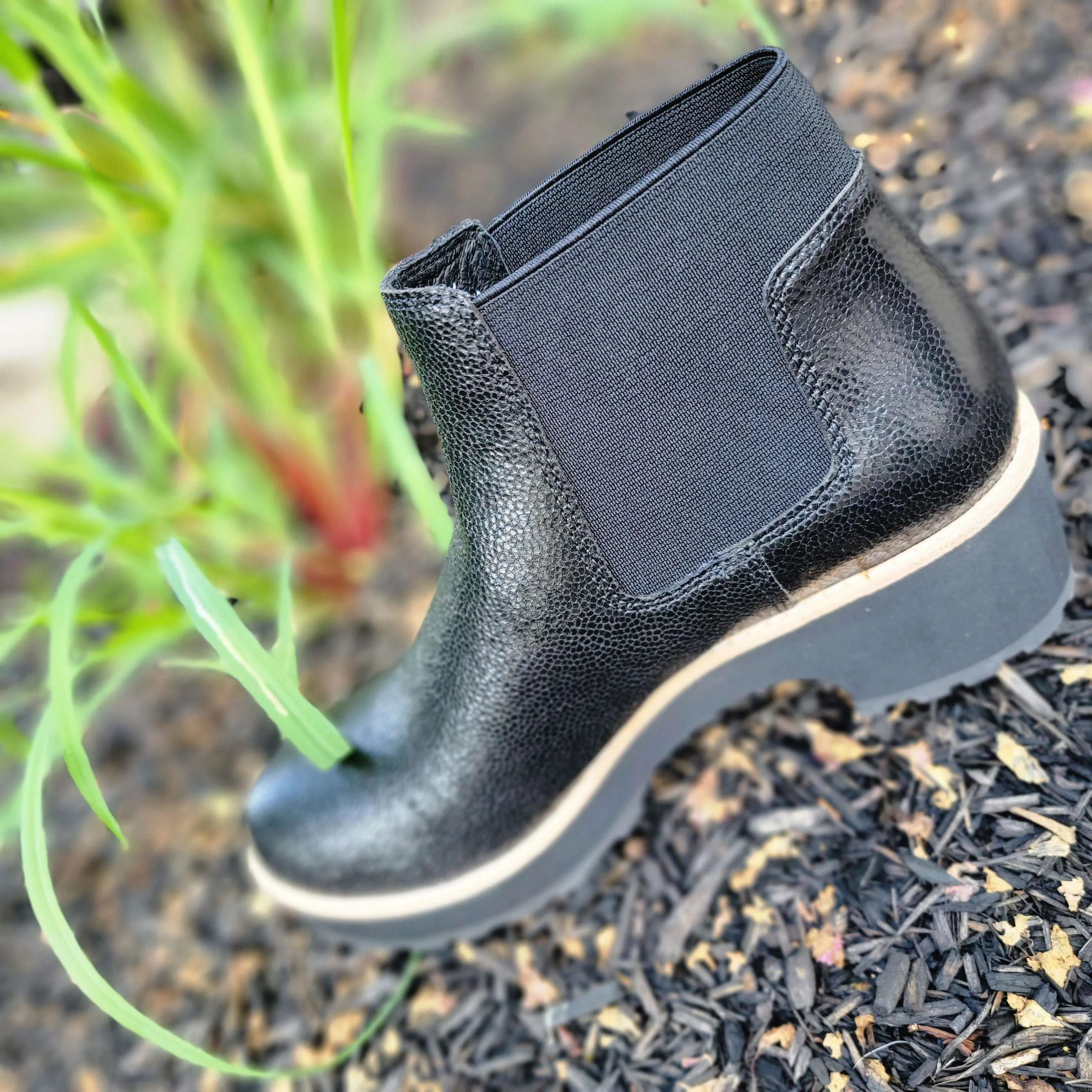 EILEEN FISHER - Jessa - Black Pebble Grain & Cashmere Tumbled Nubuck