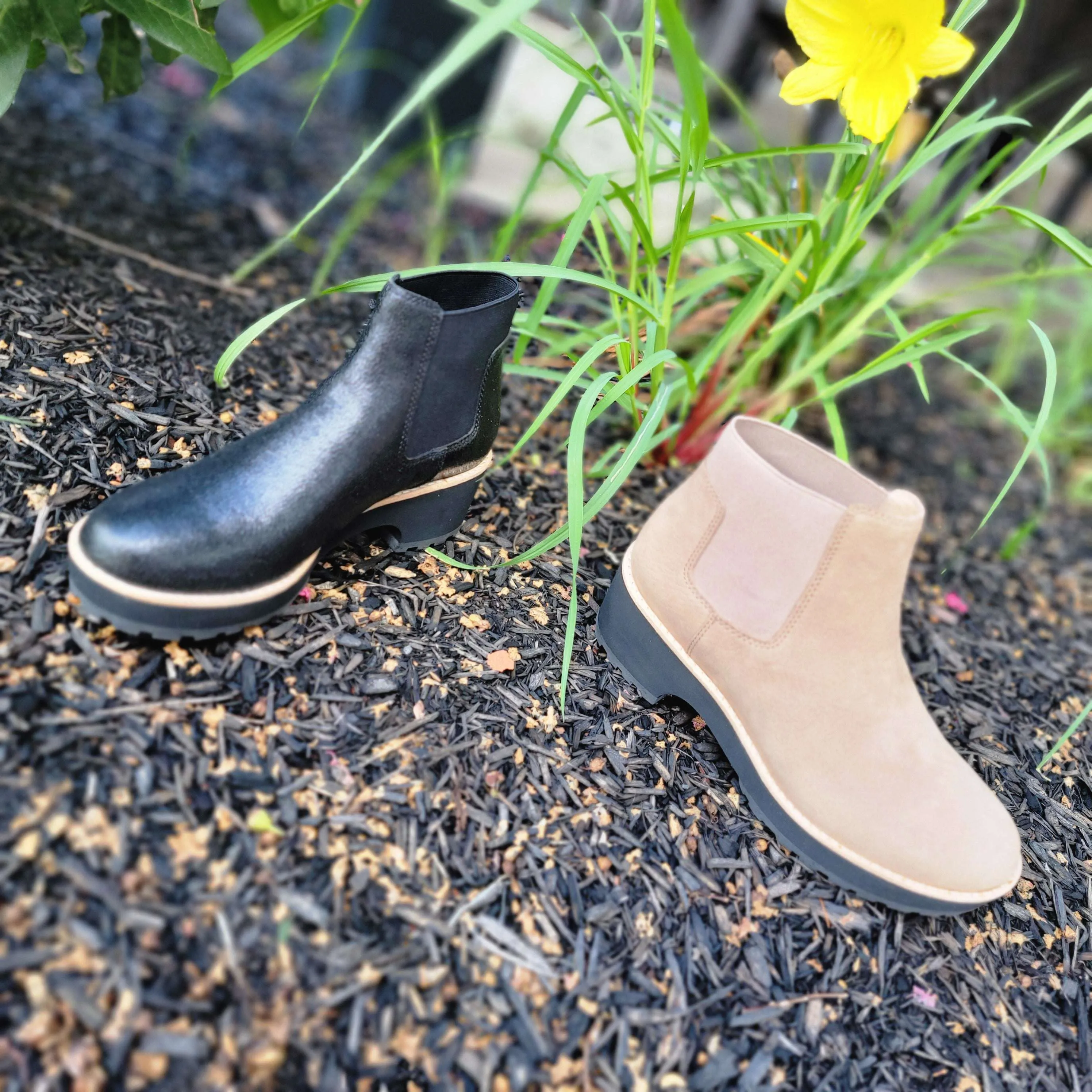 EILEEN FISHER - Jessa - Black Pebble Grain & Cashmere Tumbled Nubuck