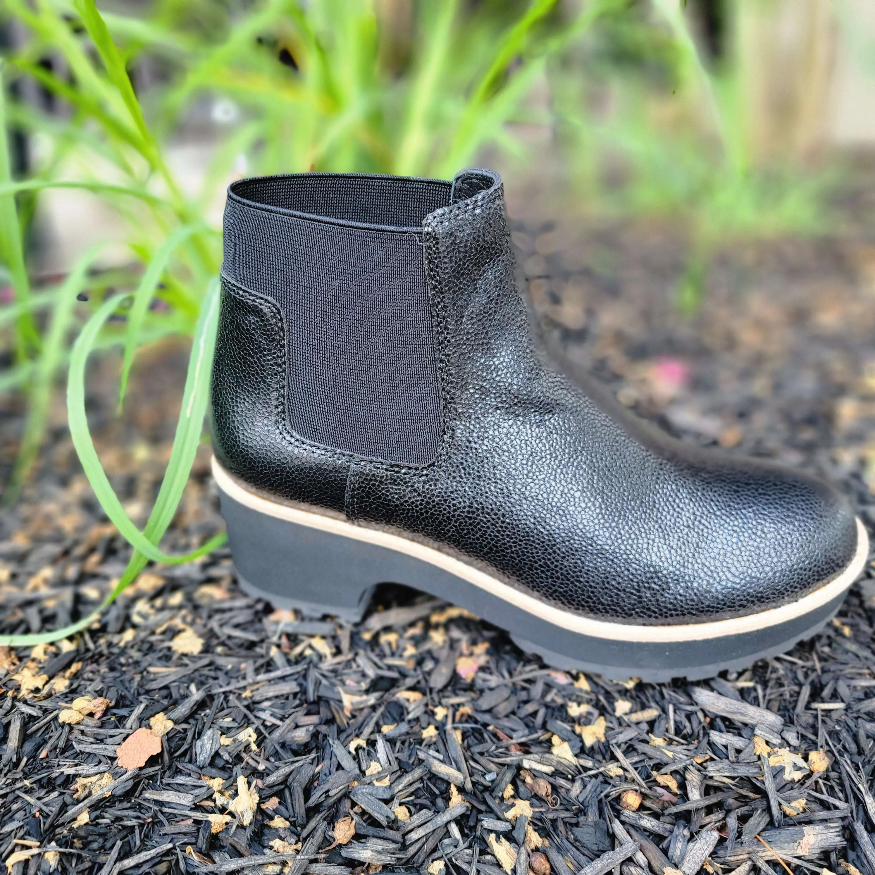 EILEEN FISHER - Jessa - Black Pebble Grain & Cashmere Tumbled Nubuck