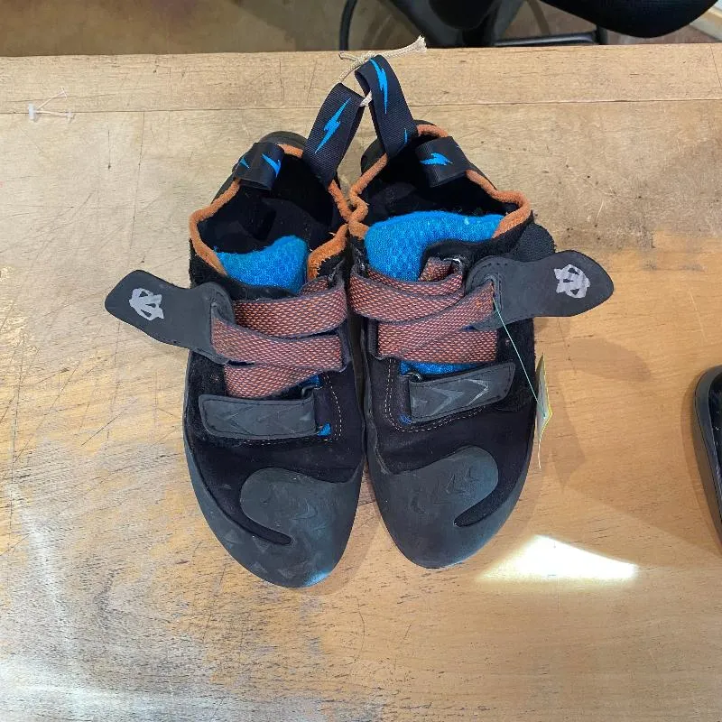 Evolv Kronos Rock Climbing Shoes Used Size 42