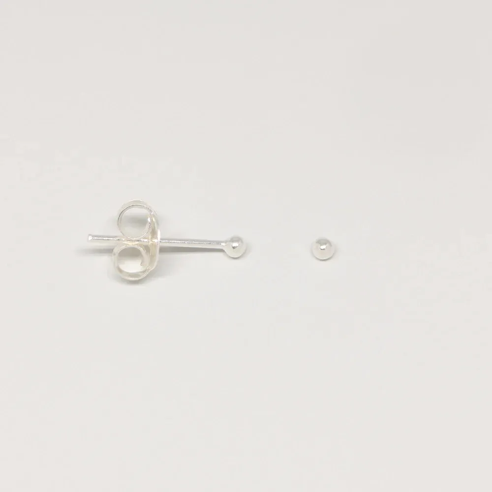 Fejn Tiny Stud Earrings