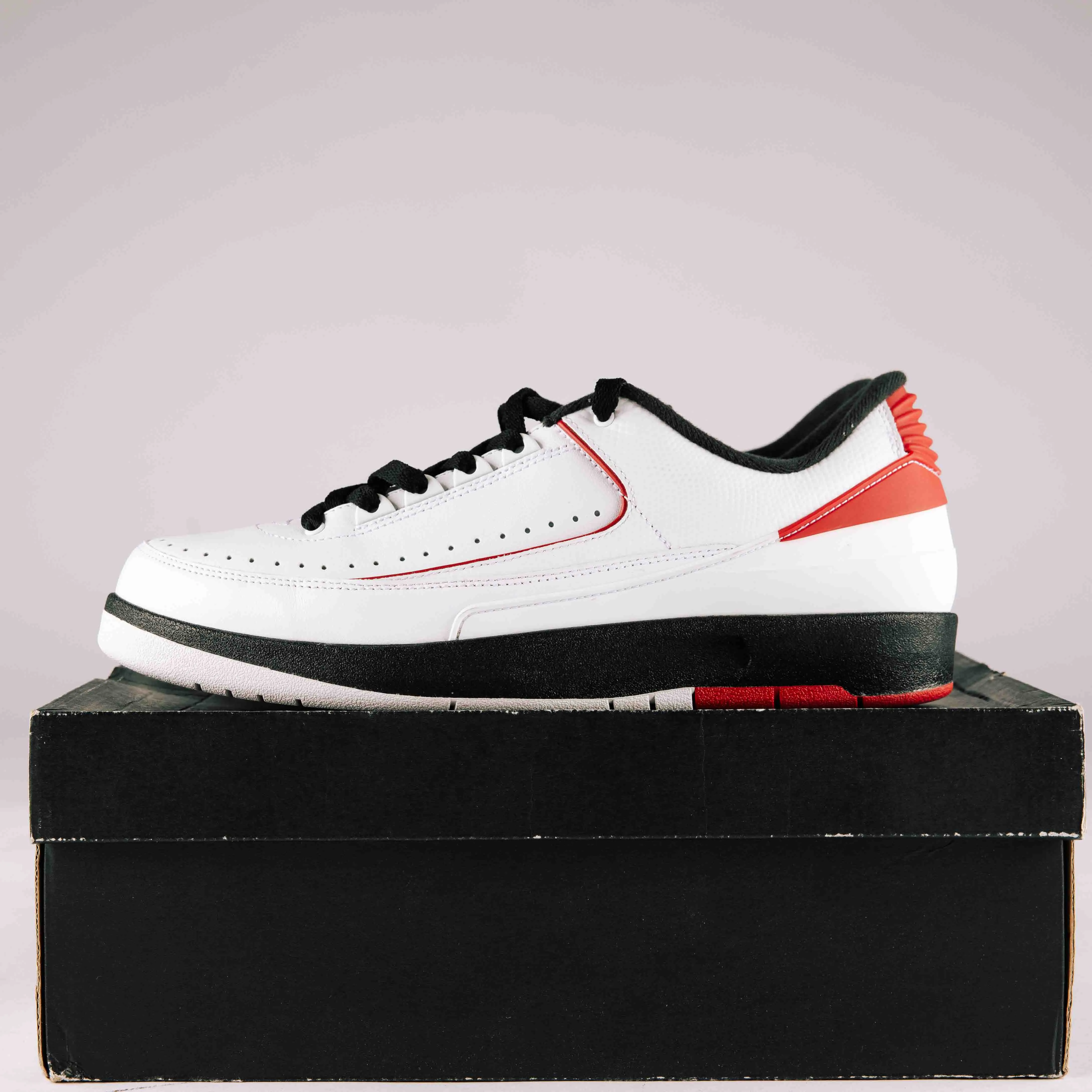 Jordan 2 Retro Low Chicago (2016) - Used - 0215