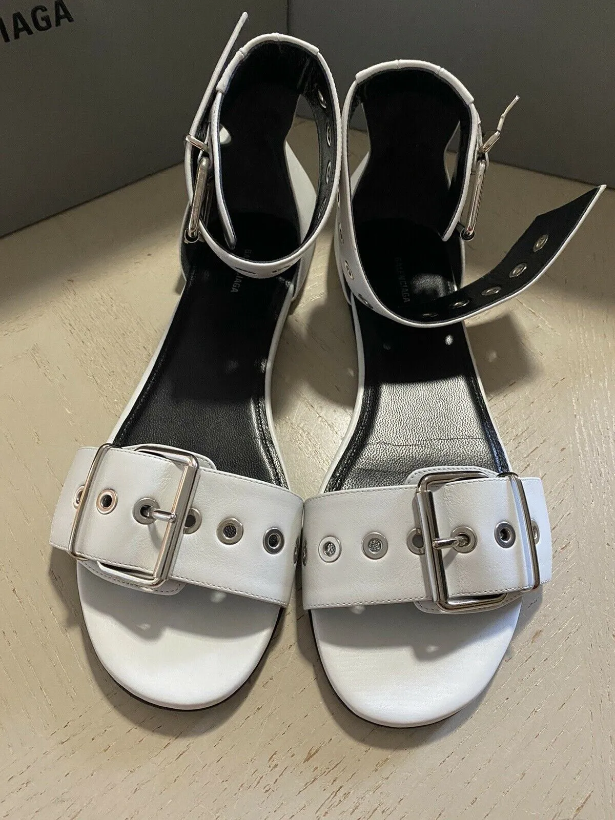 NIB $950 Balenciaga Women Belt Flat Sandal Shoes White 8 US ( 38 Eu ) Italy