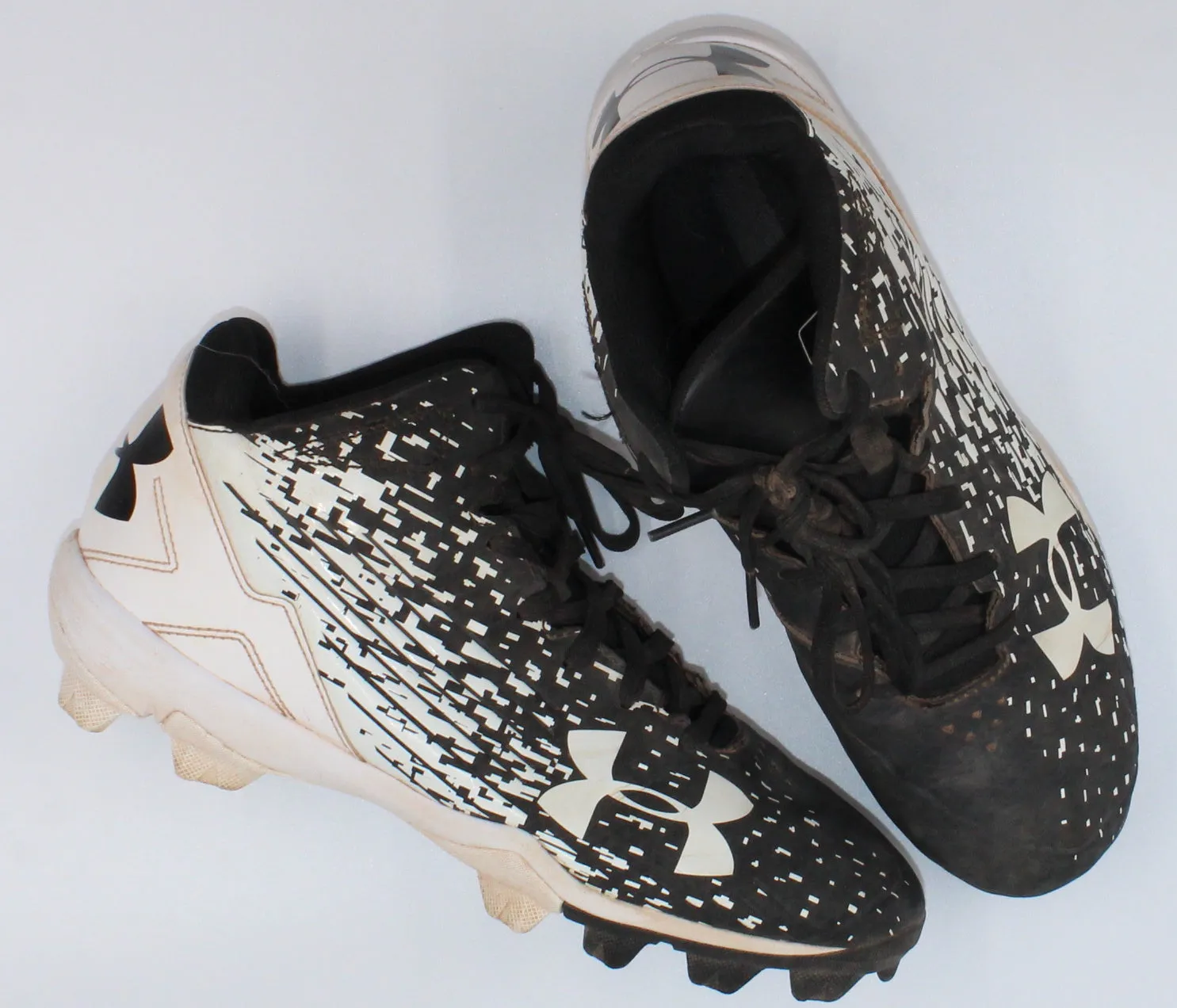 UNDERARMOUR CLEATS MENS 8 PRE-LOVED